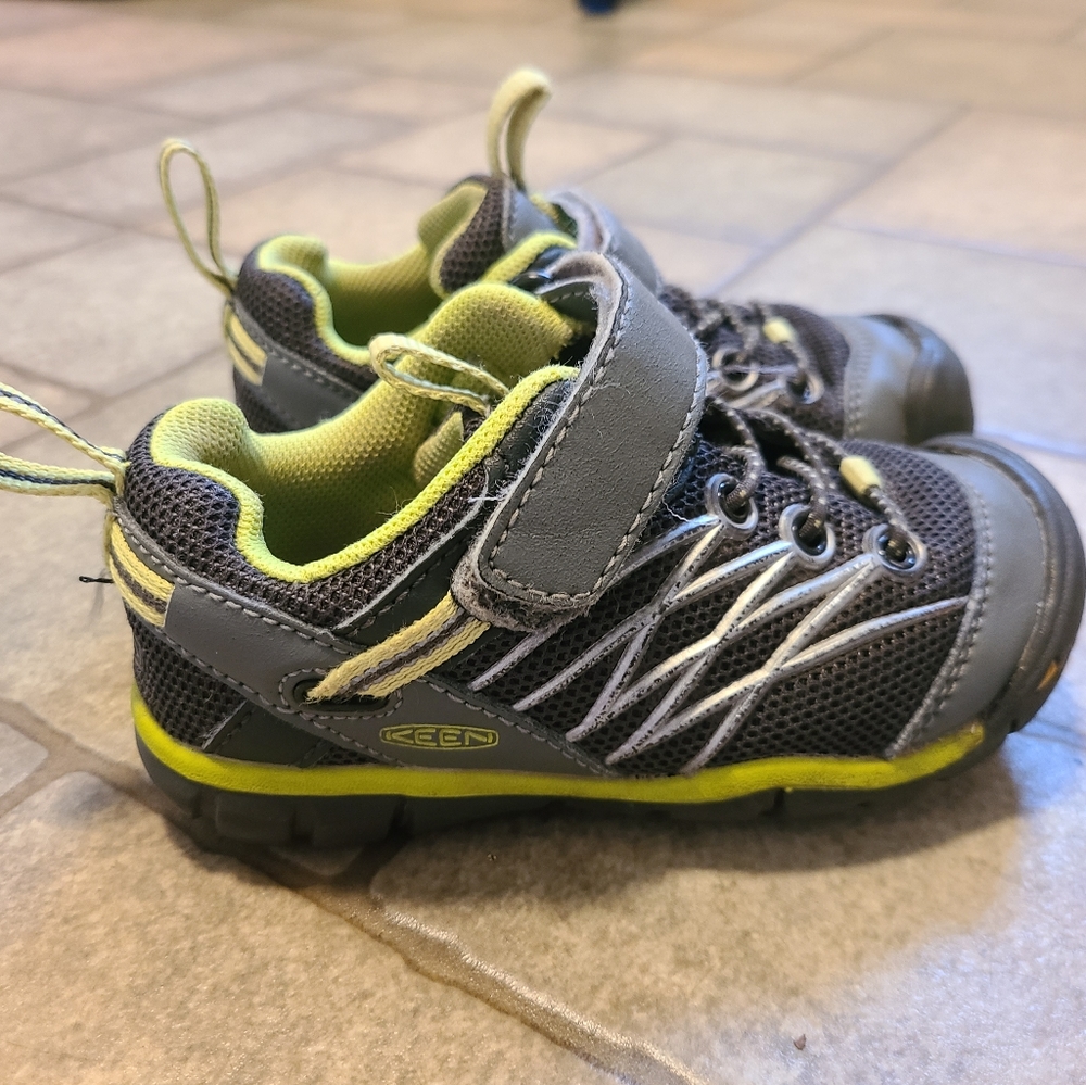 Keen toddler CNX size 9